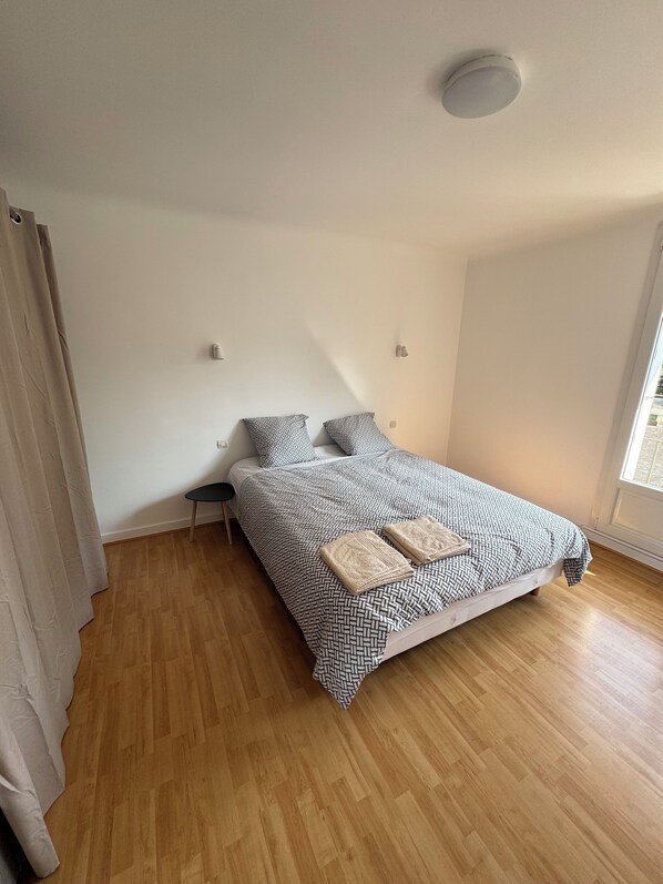 Iron/ironing board, travel crib, free WiFi, bed sheets