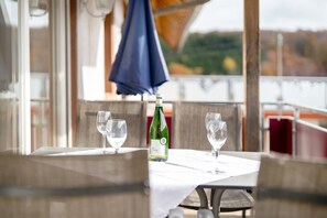 Outdoor dining - Holiday Apartment 'Landblick' with Balcony and Wi-Fi (Biederbach)