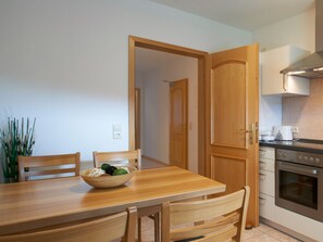 Réfrigérateur, four, plaque de cuisson, lave-vaisselle