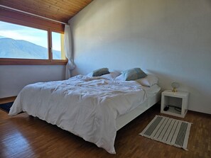 WiFi, bed sheets