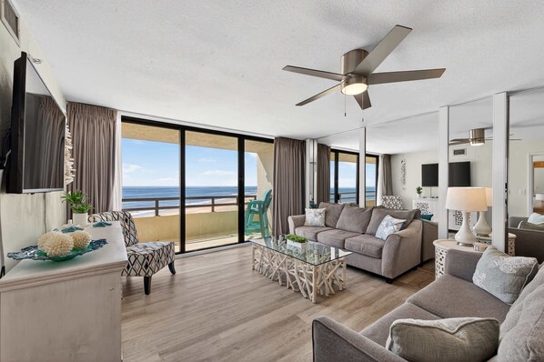 Télévision, lecteur de DVD, espaces bureaux