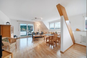 Fernseher, DVD-Player, Stereoanlage