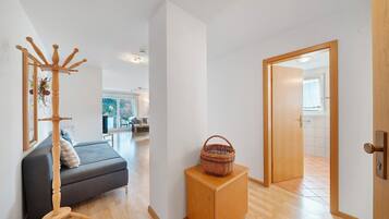 Fernseher, DVD-Player, Stereoanlage