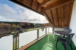 Outdoor dining - Holiday Apartment 'Talblick' with Balcony and Wi-Fi (Biederbach)