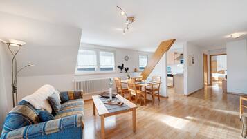 Fernseher, DVD-Player, Stereoanlage