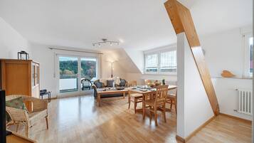 Fernseher, DVD-Player, Stereoanlage