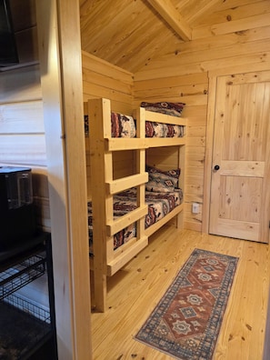 1 habitación, escritorio, tabla de planchar con plancha y wifi gratis 
