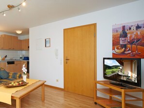 تلفزيون، مشغل دي في دي، ستيريو