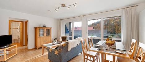 Tv, dvd-afspiller, stereoanlæg