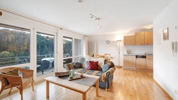 Fernseher, DVD-Player, Stereoanlage