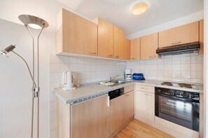 Refrigerador, horno, placa de cocina, lavavajillas