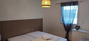 3 bedrooms, iron/ironing board, WiFi, bed sheets