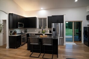 Mikrowelle, Ofen, Herdplatte, Geschirrspüler