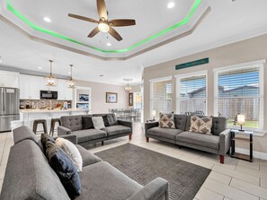 House, Multiple Beds (Beachside Sunrise) | Living area