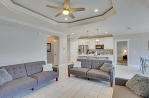 Casa, várias camas (Beachside Sunrise) | Área de estar