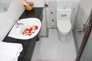 Standard Double Room, City View | Bathroom | Shower, free toiletries, slippers, towels - Ban Mai Hotel 66 (Phan Thiet)