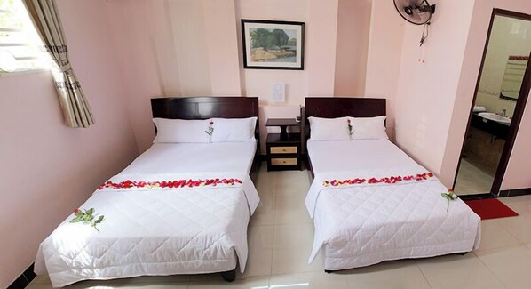 Desk, blackout drapes, soundproofing, free WiFi