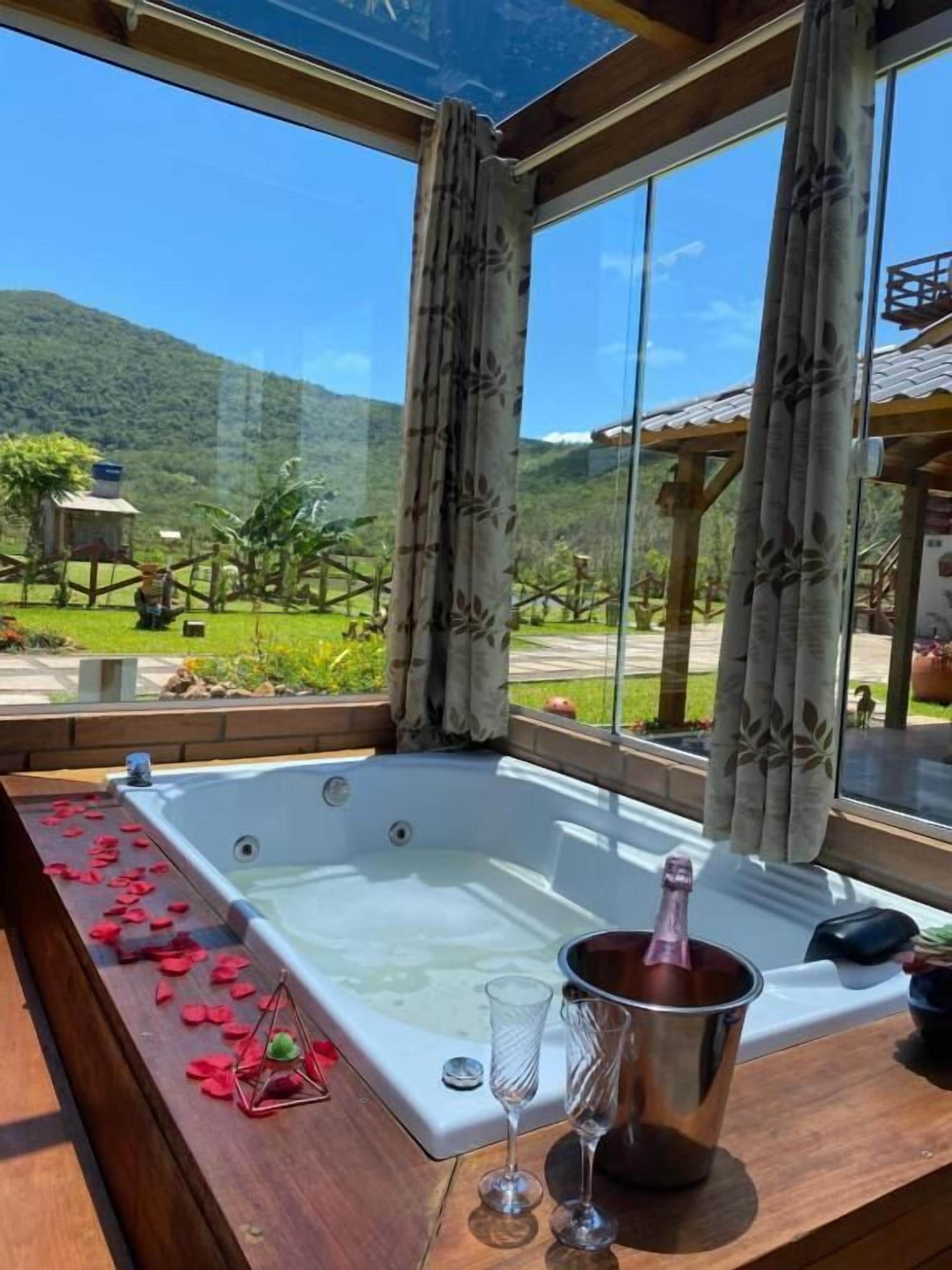 Soundproofing, free WiFi, bed sheets