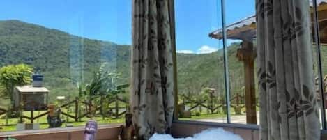 隔音、免费 WiFi、床单