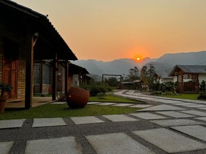 Classic Chalet, Mountain View | Soundproofing, free WiFi, bed sheets