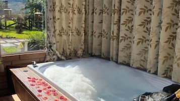 Quartos à prova de som, Wi-Fi de cortesia, roupa de cama