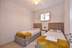 2 bedrooms, in-room safe, iron/ironing board, free WiFi