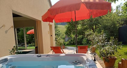 Suite SAPHIR avec spa privatif et piscine- Bélénos Suites et Spa