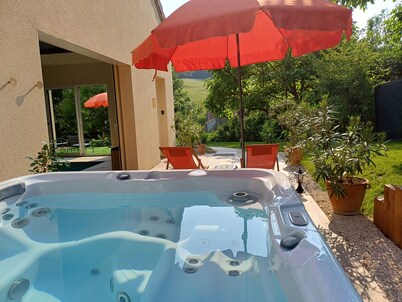 Suite SAPHIR with private spa and pool- Bélénos Suites et Spa