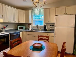 Mikroaaltouuni, uuni, liesi, astianpesukone