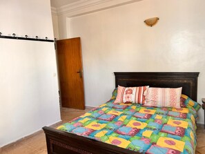 1 bedroom, Internet, bed sheets - Modern, Bright Apartment Right by the Beach (El Mansouria)