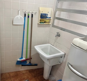 Serviettes fournies, papier toilette