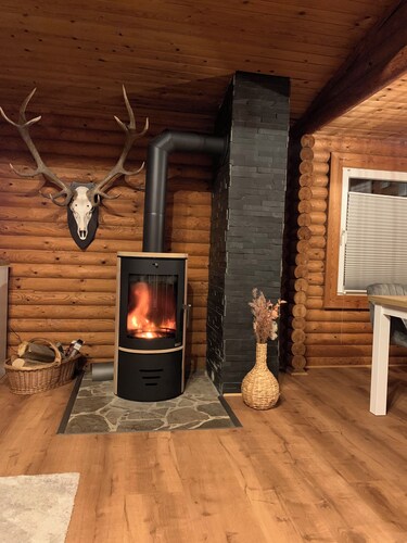 Nideggen's Schwedenhaus, right next to the forest with great hiking trails and a fireplace.