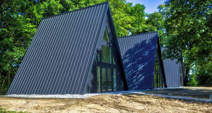 New A-Frame Cabin by Des Moines: Milkweed theme