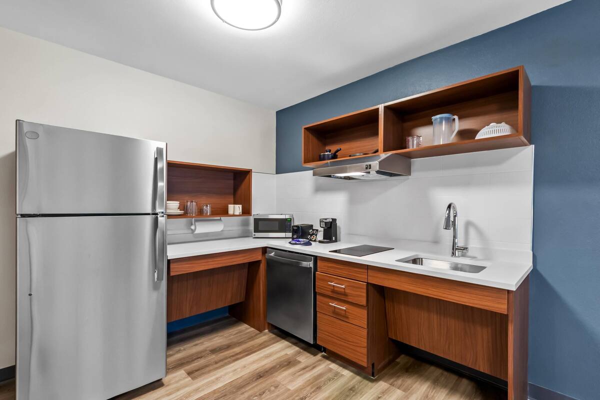 Desk, laptop workspace, iron/ironing board, WiFi (free)