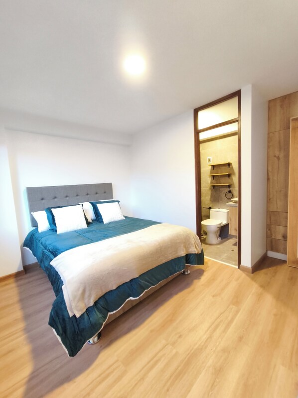 3 chambres, fer et planche à repasser, Wi-Fi, draps fournis