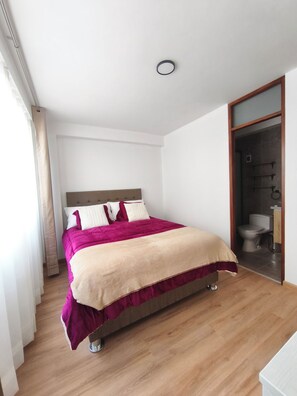 3 chambres, fer et planche à repasser, Wi-Fi, draps fournis