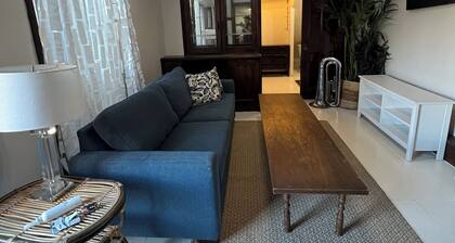 Large 2bedroom Flat on the Water in the BeachesToronto-Sandy toes & full tummies