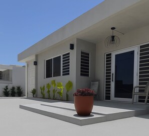 Terrace/patio - AGA HOUSE TU CASA EN PR  3 CUARTOS, 2 BANOS, PISCINA, TV EN CADA CUARTO. (CAROLINA)
