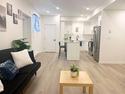 Bright. Cozy. Comfortable 2BR in Quiet Area • Near LEC/Costco. Free Parking