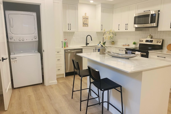 Microondas, horno, placa de cocina, lavavajillas