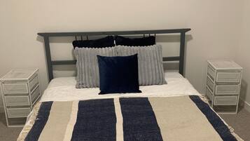 2 bedrooms, iron/ironing board, WiFi, bed sheets