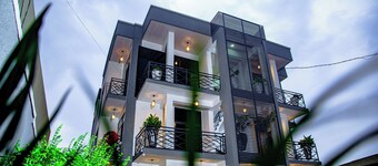 Inviting 8-bed House in Kigali Near rbd