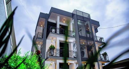 Inviting 8-bed House in Kigali Near rbd