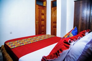 8 habitaciones, tabla de planchar con plancha y wifi gratis