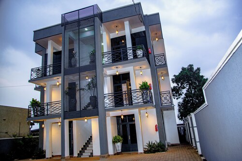 Apartment - Sleeps 4 - Parking - Balcony