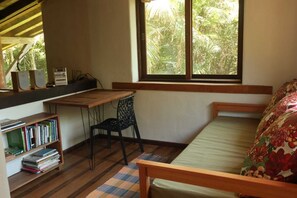 Interior - Adobe Refuge. Comfort and peace in the Atlantic Forest, close to the beaches of southern SC (Paulo Lopes)