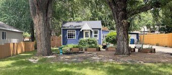 Charming 2bdrm set back from the road, offering your own private city retreat.