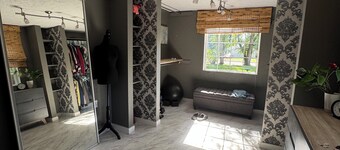 Charming 2bdrm set back from the road, offering your own private city retreat.