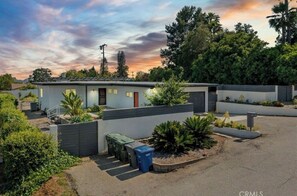 Exterior - Fallbrook Oasis - Family and dog retreat (Fallbrook)