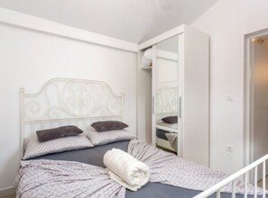 2 chambres, fer et planche à repasser, accès Internet, draps fournis